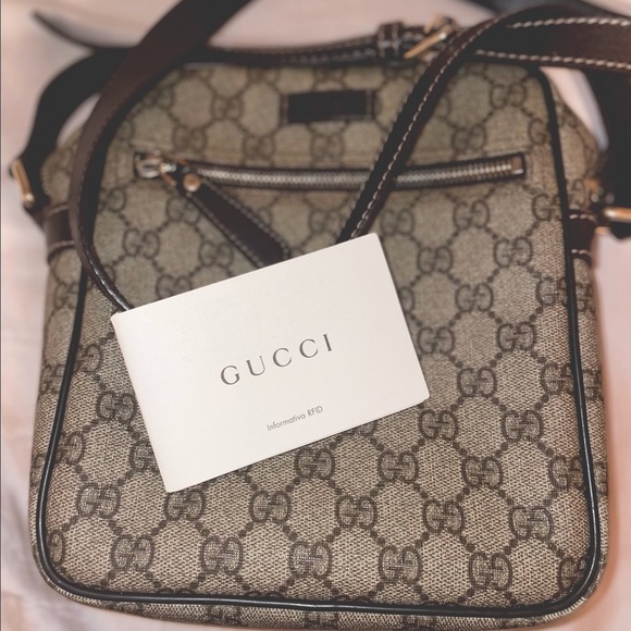 SOLD Authentic Gucci Supreme Small Crossbody Bag - Picture 1 of 5